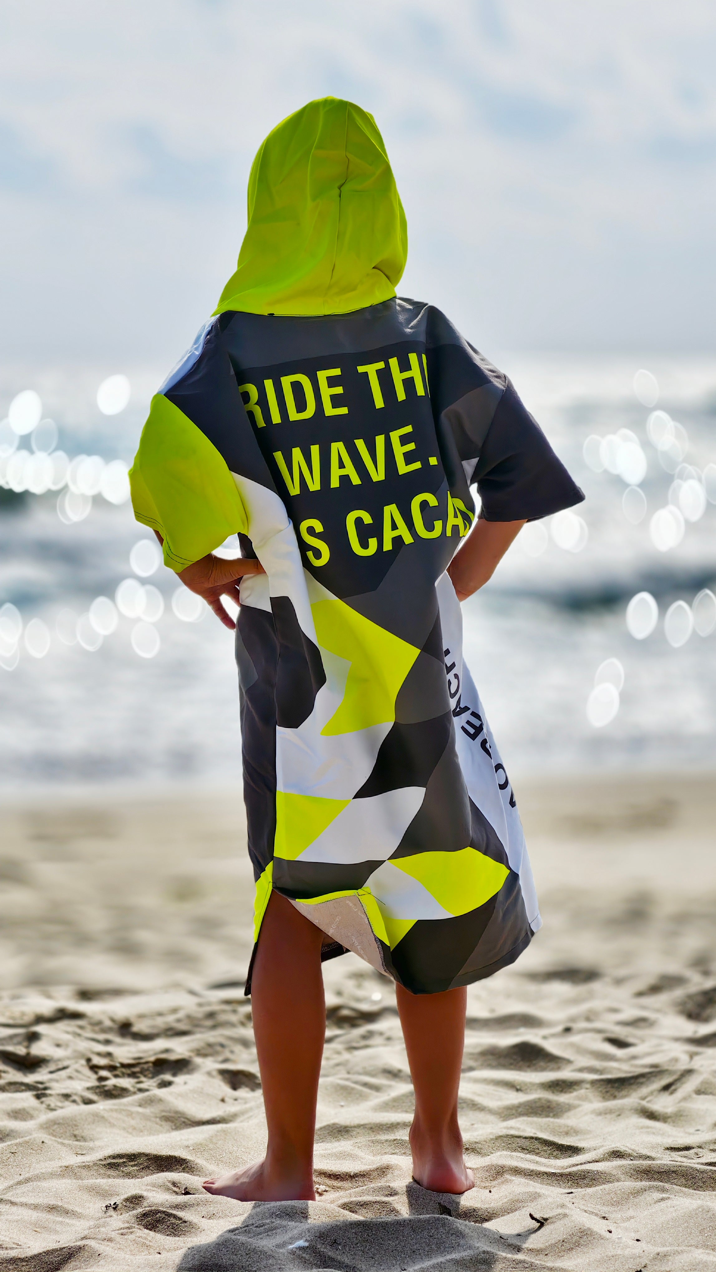 Solar Vibes children’s beach poncho NanoDry Ultra™ towel for boys with hood, zipper and pockets – CACAO Beachwear™
