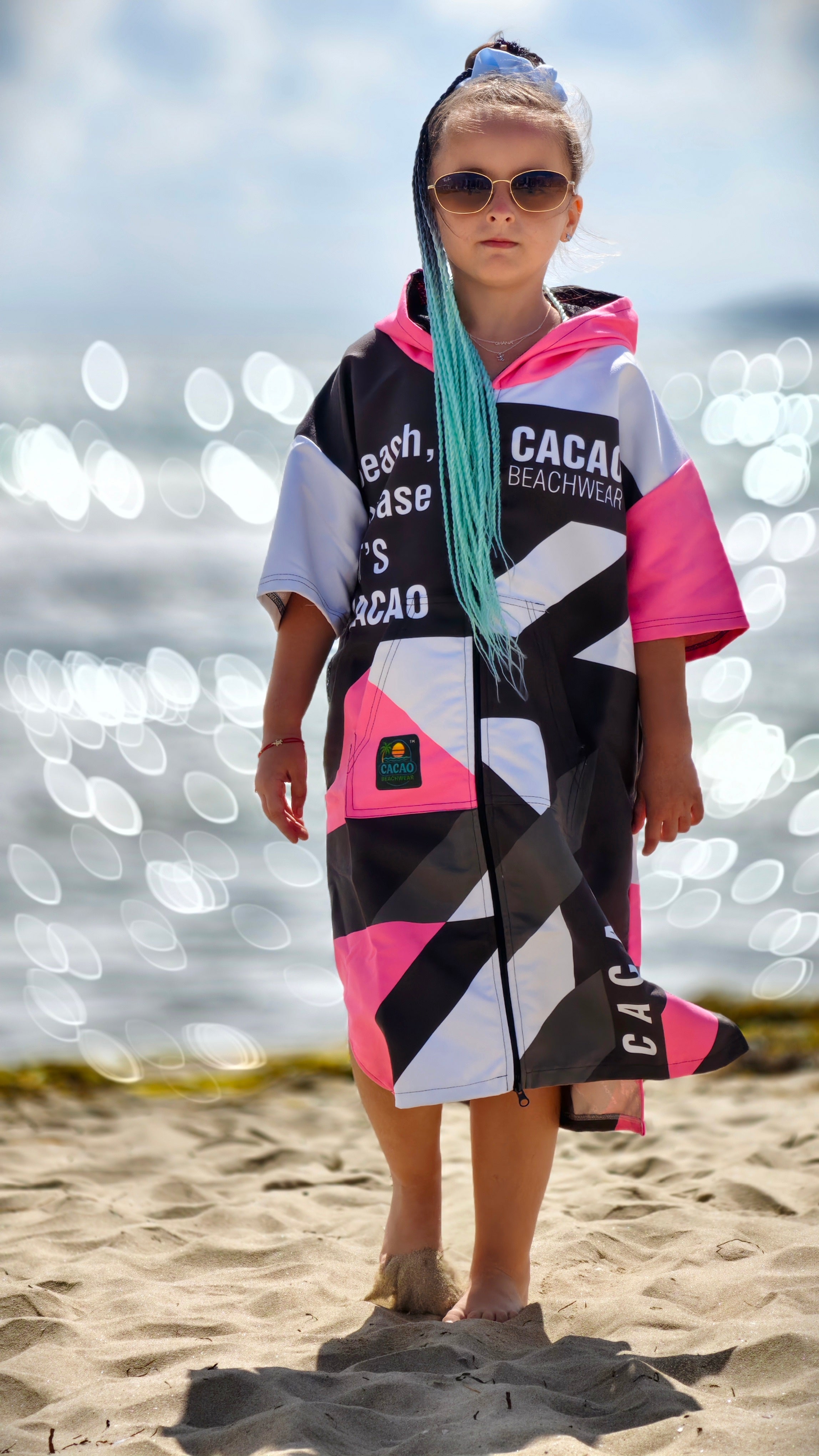 Solar Vibes Pink children’s beach poncho NanoDry Ultra™ towel for girls with hood, zipper and pockets – CACAO Beachwear™