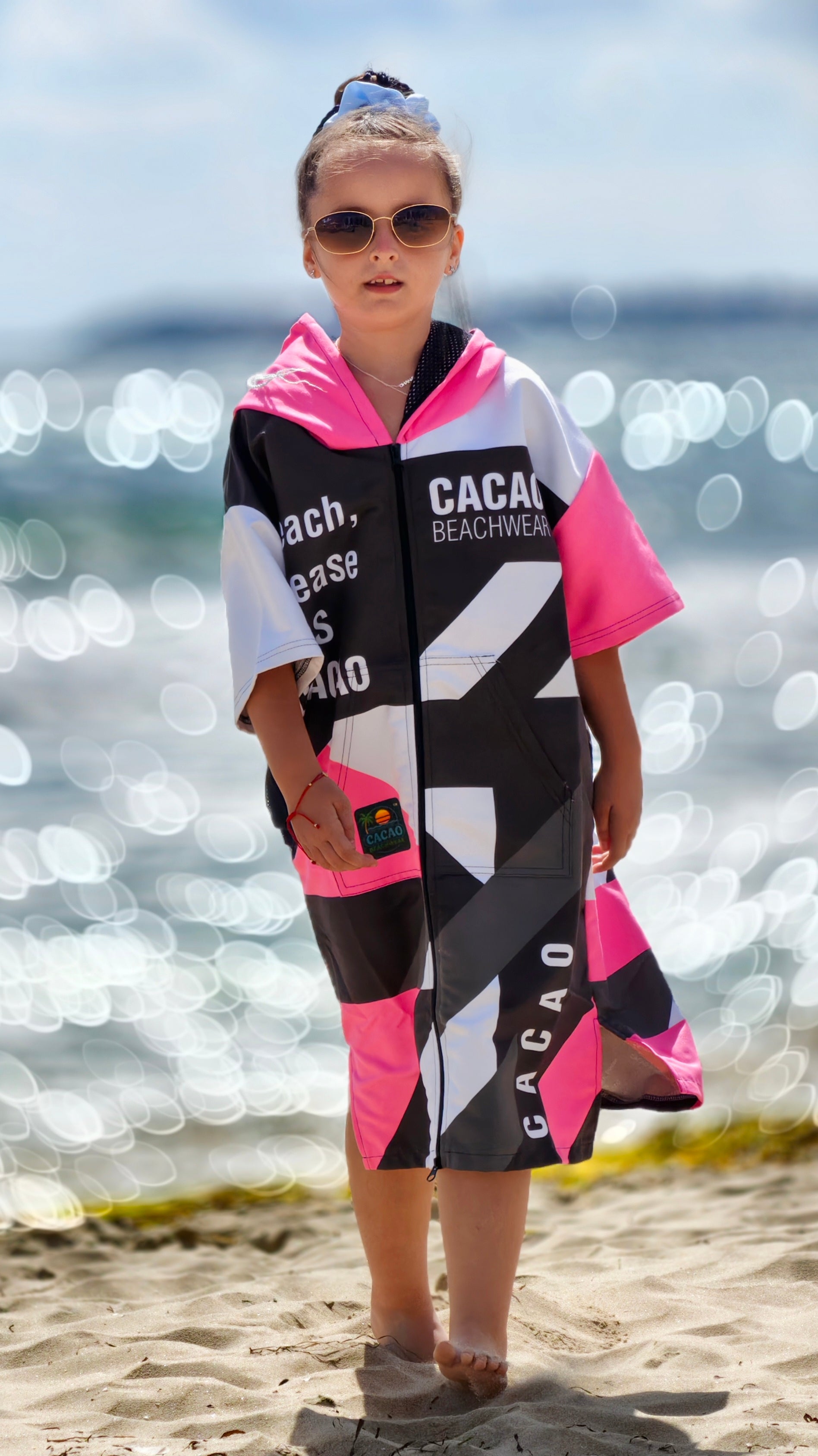 Solar Vibes Pink children’s beach poncho NanoDry Ultra™ towel for girls with hood, zipper and pockets – CACAO Beachwear™